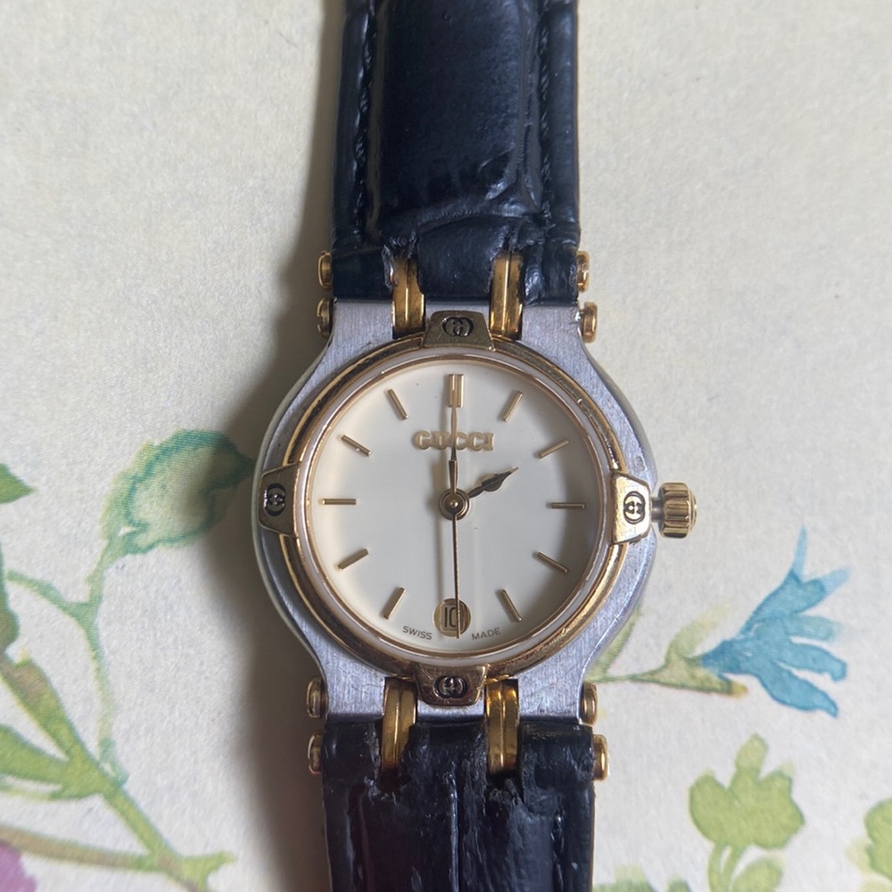 Authentic Gucci 9000L Quartz Ivory Dial Date Adjust Leather Band Ladies Watch.